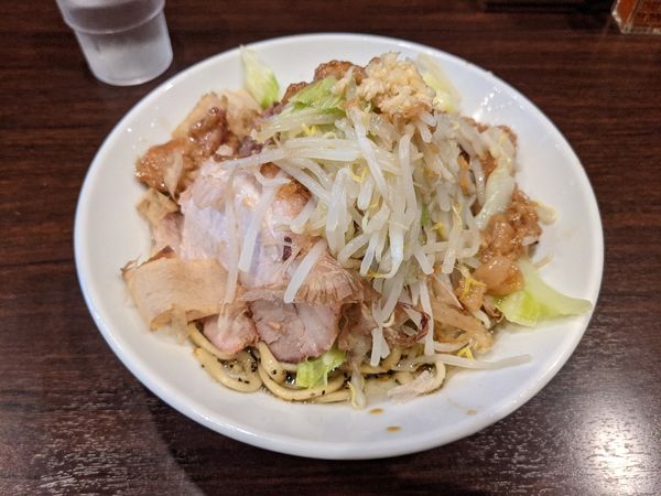 「汁なし900円　少なめ」@ピコピコポンの写真