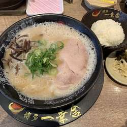 ラーメン 750円