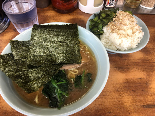 「ラーメン 650円 ライス大 無料」@横浜ラーメン 武蔵家 船橋店の写真