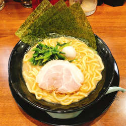 豚骨醤油ラーメン