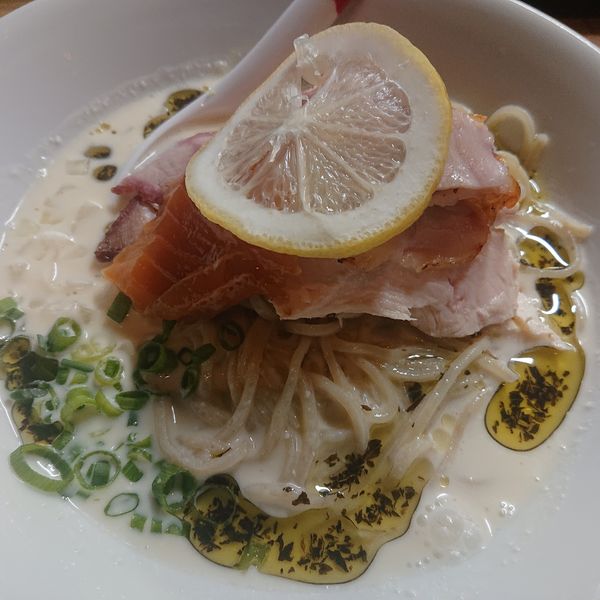 「冷製クリーミー檸檬STDver．900円、替玉③350円」@芛堂寺の写真