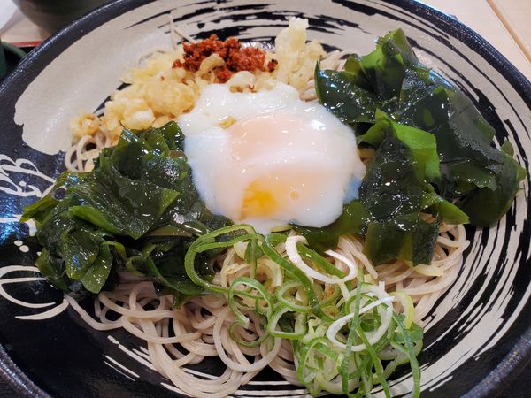 「朝そば・温玉・冷・わかめ変更(370円)+わかめ(クーポン)」@ゆで太郎 関内ベイスターズ通り店の写真