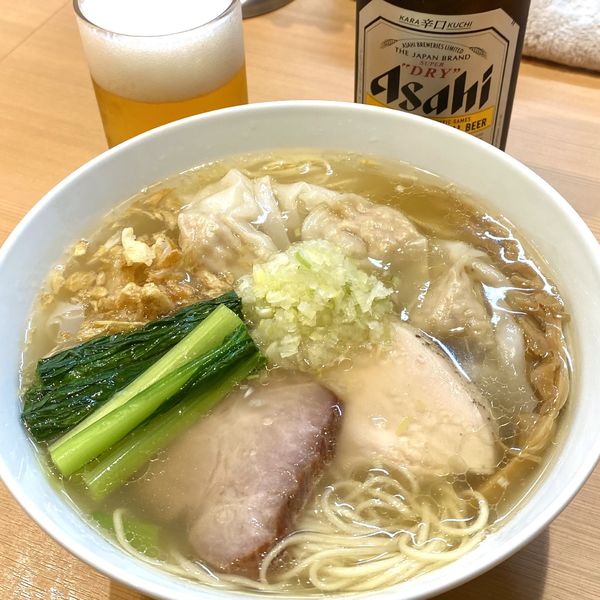 「塩ワンタンらぁ麺＋瓶ビール（中瓶）」@らぁ麺 すぎ本の写真