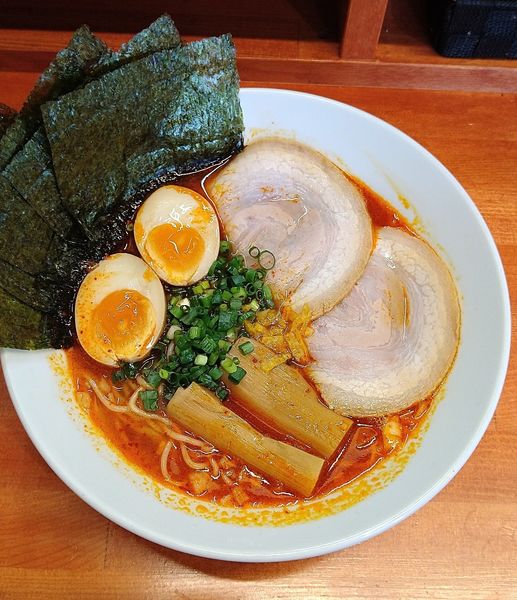 「(裏) 柚子塩RED 700円＋味玉100円＋海苔100円」@らーめん・油そば 笑びすの写真