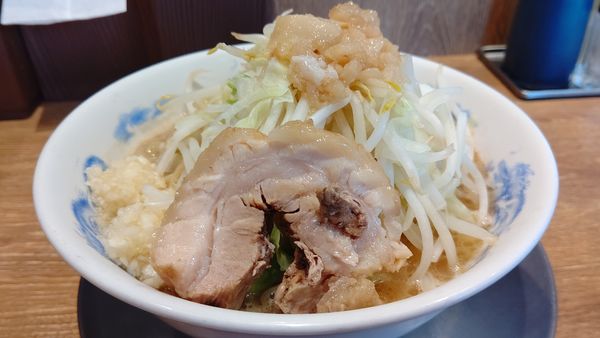 「ラーメン全マシ（ニンニク、マシマシ）６８０円」@ジャンクガレッジ 狭山店の写真