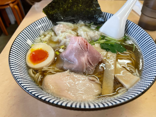「煮干しワンタン麺」@中華そば よしかわの写真