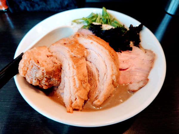 「濃厚そば+厚切り豚x2」@陽はまたのぼるの写真