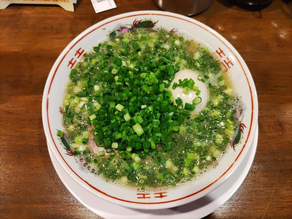 「豚骨ラーメン(バリカタ)+味玉+ネギ+替玉  キクラゲ抜き」@ラーメン池田の写真