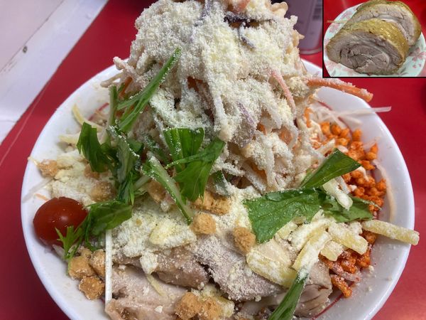 「冷やし中華（普通）＋シーザー＋追加豚２枚＋α」@千里眼の写真