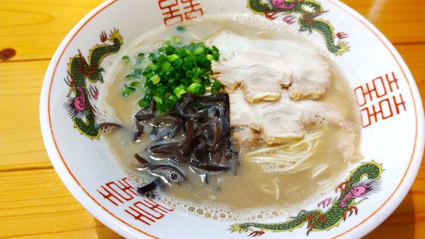「限定、博多とんこつラーメン450円、替玉50円」@活龍大衆麺処 真壁屋の写真