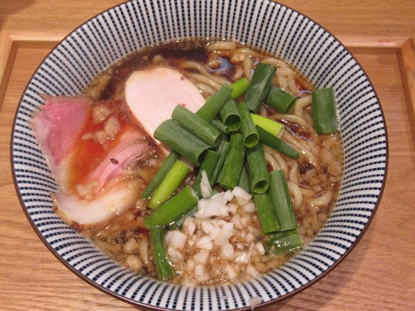 「煮干しらーめん（880円）」@ふく流らーめん 轍 東京高田馬場本店の写真