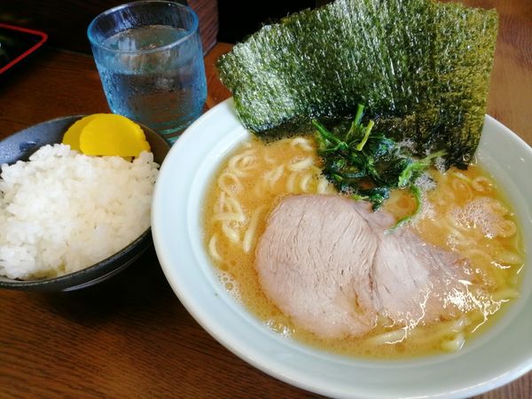 「ラーメン並カタメ、海苔、ライス、1000円」@寿々㐂家の写真