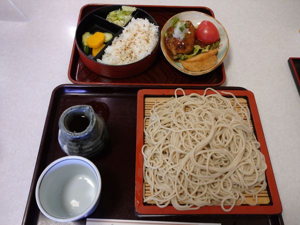 「もり（550円）＋そば弁当（300円）」@楓庵の写真