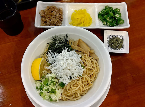 「限定『釜揚げしらすと大葉のまぜそば+専用トッピング』」@中華そば 松井の写真