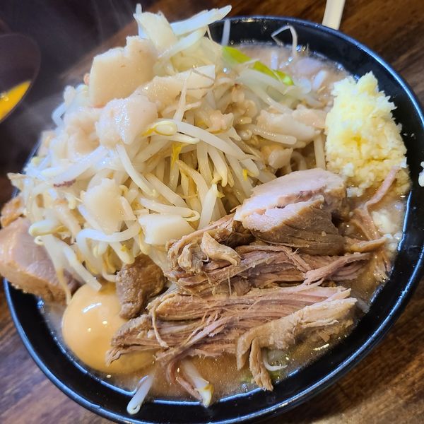 「ラーメン　ほぐし豚　煮卵　卵」@麺屋 鳳の写真