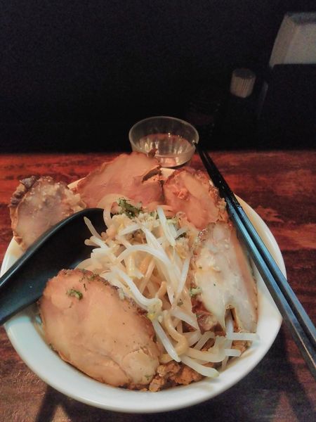 「まぜそば（チャーシュートッピング）」@ねじ式の写真