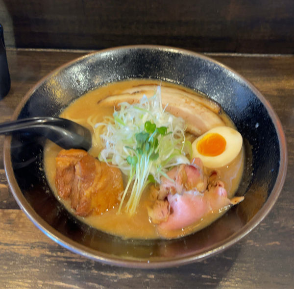 「和風とんこつチャーシュー（1150円）」@綿麺の写真