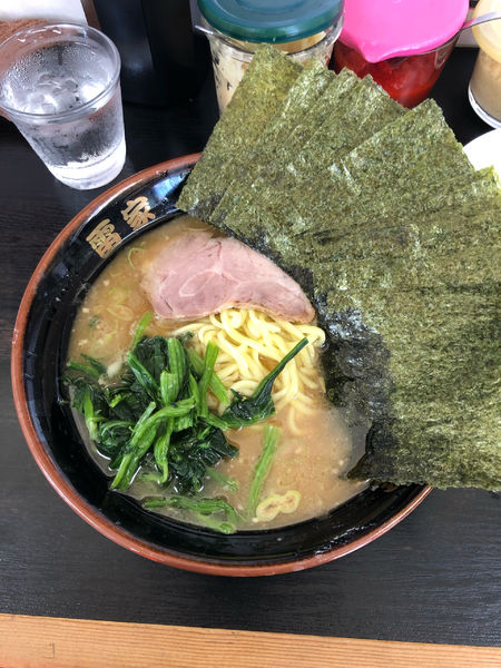 「ラーメン中盛り＋のり　900円」@雷家の写真
