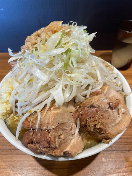 「豚ネギラーメン倍盛1200円全部」@びんびん豚の写真