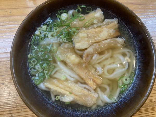 「ごぼう¥450+瓶ビール¥500」@手打 葉隠うどんの写真