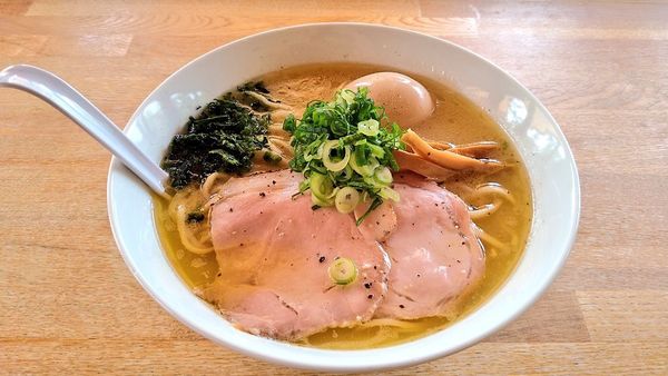 「【限定】鶏白湯ラーメン(大)＋味玉」@湖麺屋 Reel Cafeの写真