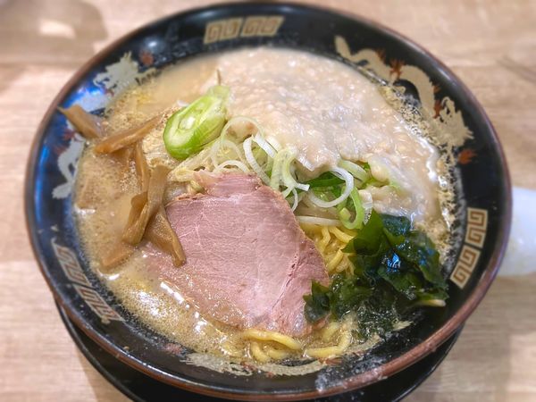 「背脂味噌らーめん￥880」@北海道らーめん みそ熊 御徒町駅前店の写真