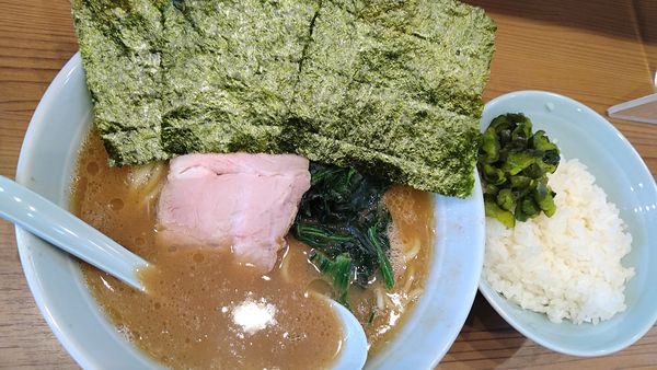 「朝ラーメン、無料ライス」@横浜家系ラーメン 武蔵家 秋津店の写真