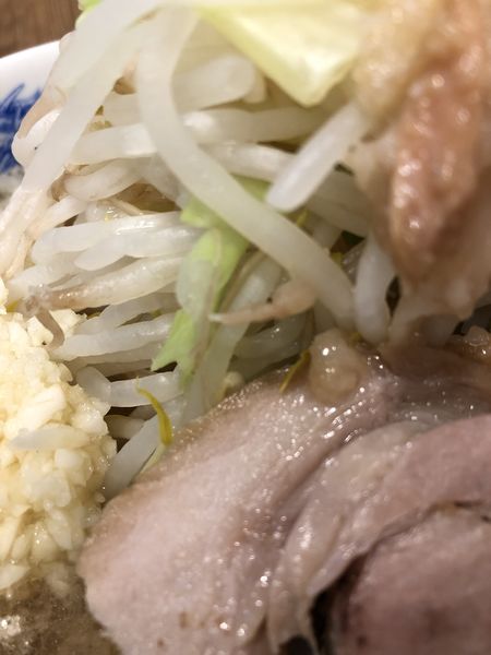 「ラーメン並　全マシ　追加で豚と卵」@ジャンクガレッジ 深谷店の写真