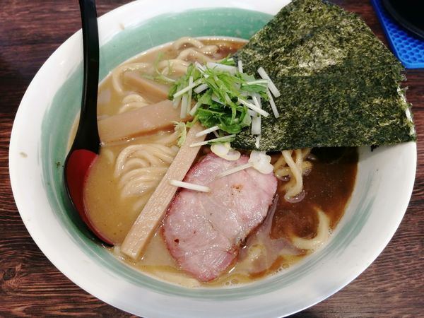 「らぁめん」@自家製麺 麺屋 利八の写真