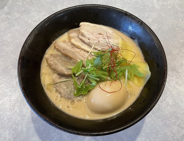 「冷製濃厚白湯ラーメン全入り1050円」@濃厚白湯らーめん3の写真