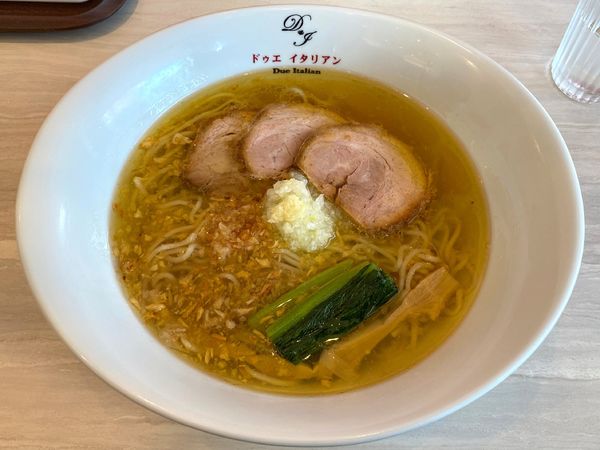 「黄金の塩らぁ麺 ８８０円」@黄金の塩らぁ麺 ドゥエ イタリアン 宇都宮店の写真