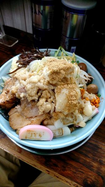 「限定 冷やし中華1000円麺増し100円麺500g全増し」@麺でる 川崎店の写真