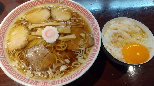 「中華そば800円、ごはん（生卵付き）150円」@中華そば えもとの写真