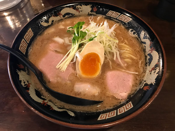 「魚豚骨ラーメン　850円」@魚と豚と黒三兵の写真