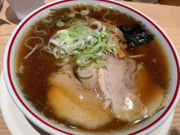 「中華そば」@東京煮干し らーめん 玉 東京駅店の写真