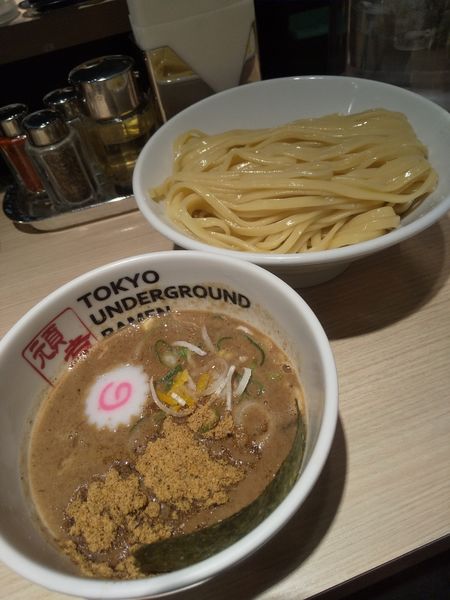 「つけめん(Mサイズ)880円」@TOKYO UNDER GROUND RAMEN 頑者の写真