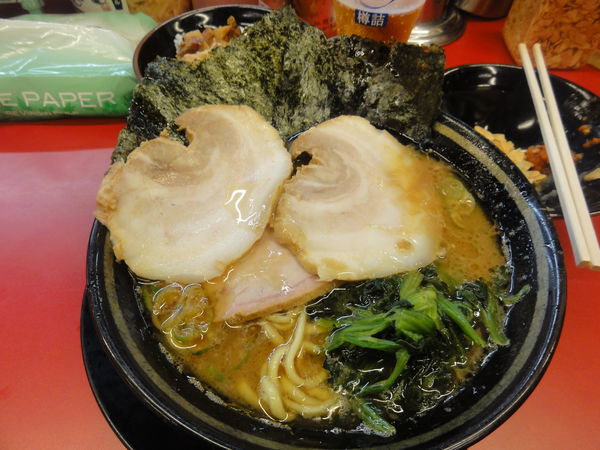 「ラーメン700円バラ50円×2枚半チャーまぶし100円金麦」@柏 王道家の写真