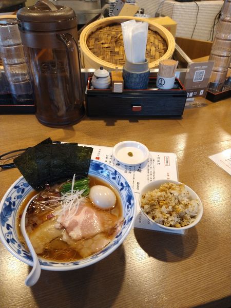 「特製醤油らぁ麺　1050円」@魚炉魚炉 総本店の写真