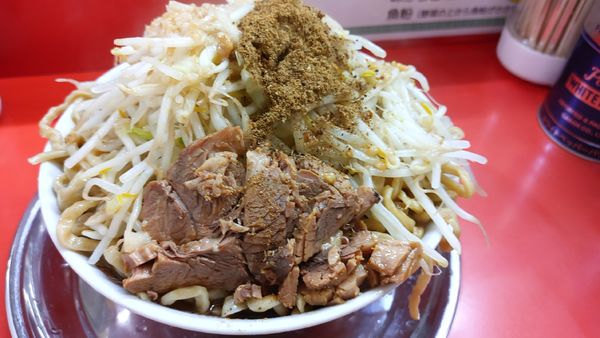 「大・麺マシ６００ｇ・柔らかめ（ヤサイアブラ魚粉）￥７５０」@麺でる 戸越店の写真