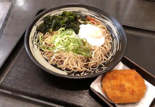 「朝そば(玉子/370円)+コロッケ(クーポン)」@ゆで太郎 南行徳店の写真