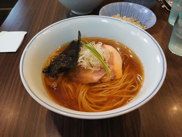 「煮干醤油ラーメン」@らぁ麺  麦一粒の写真