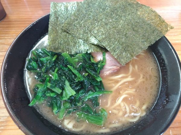 「中盛りラーメン＋ほうれん草」@巓の写真