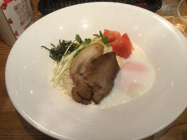 「【期間限定】豆乳とまと冷麺(¥890)」@真っ赤ならーめん とまこ 三宮センタープラザ店の写真