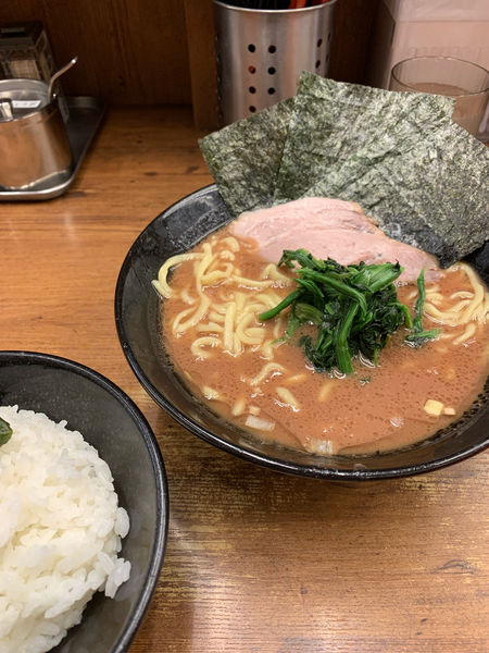 「ラーメン 並 カタメ ライス」@横浜家系らーめん 武道家 吉祥寺店の写真