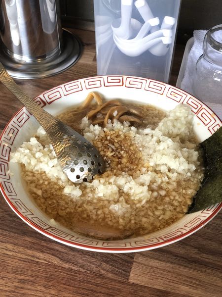 「八王子ラーメン　玉葱追加　味玉追加」@びんびん亭 白岡店の写真