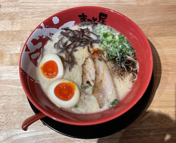 「煮玉子牛じゃん　910円」@ラーメンまこと屋 早田栄町金華橋店の写真