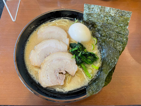「豚骨醤油宮本スペシャルラーメン」@宮本商店 川口新井宿店の写真