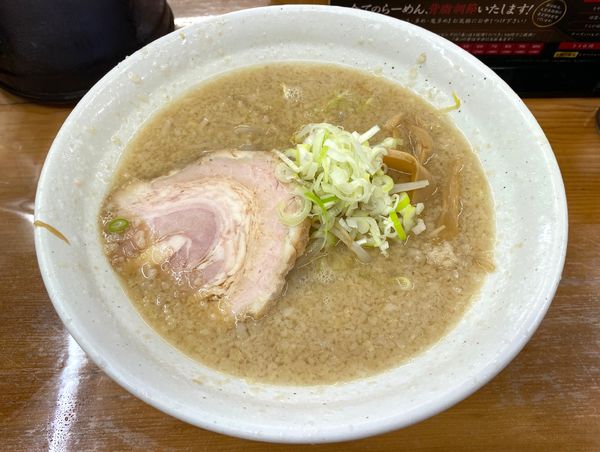 「らーめん 720円 ※脂多め」@麺道 靖の写真