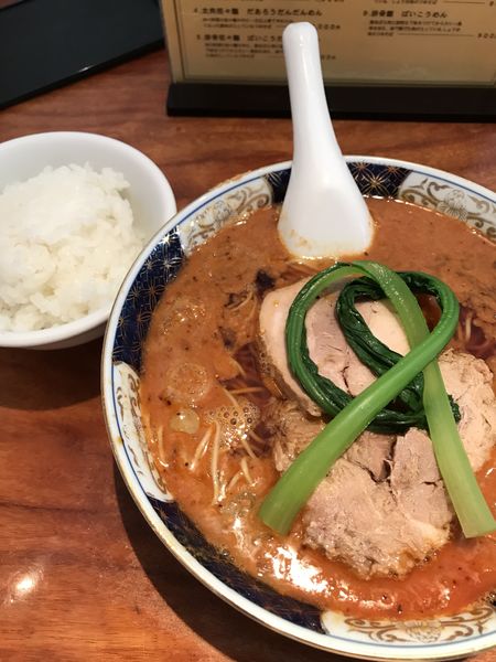 「太肉坦々麺、サービスライス」@支那麺 はしご 銀座四丁目店の写真