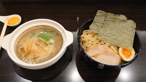 「鶏煮干しつけ麺（並） 900円 + ミニ豚丼 300円」@横道の写真